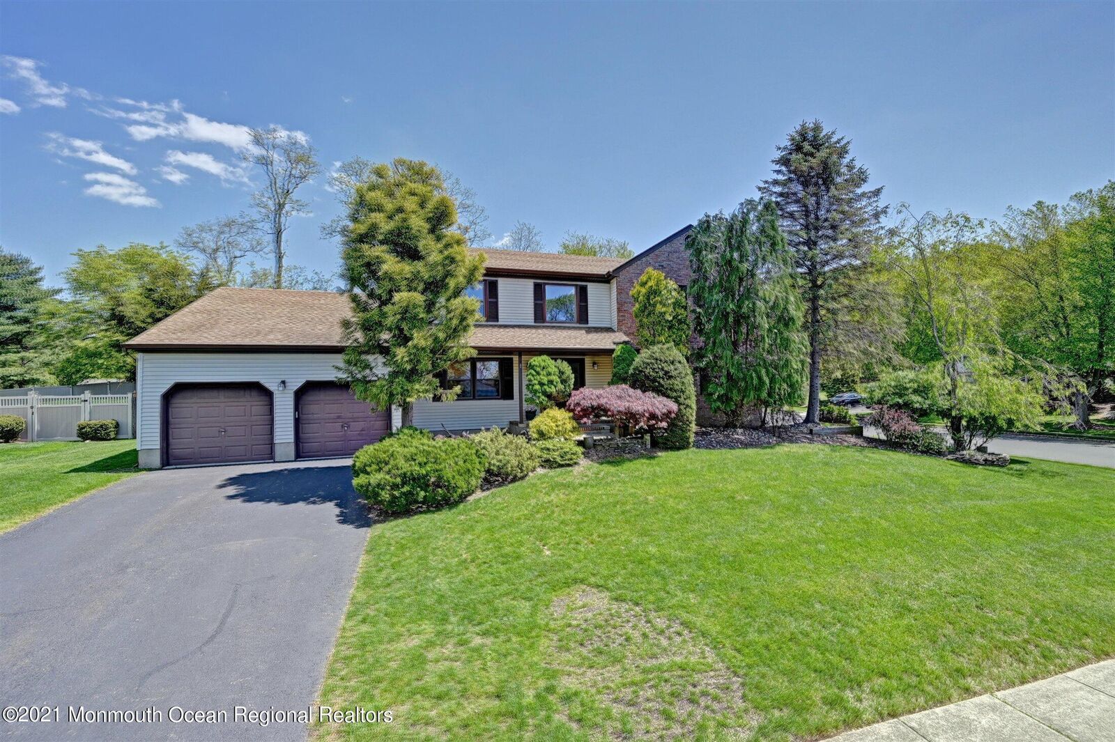 Property Photo:  2 Jockey Court  NJ 07746 