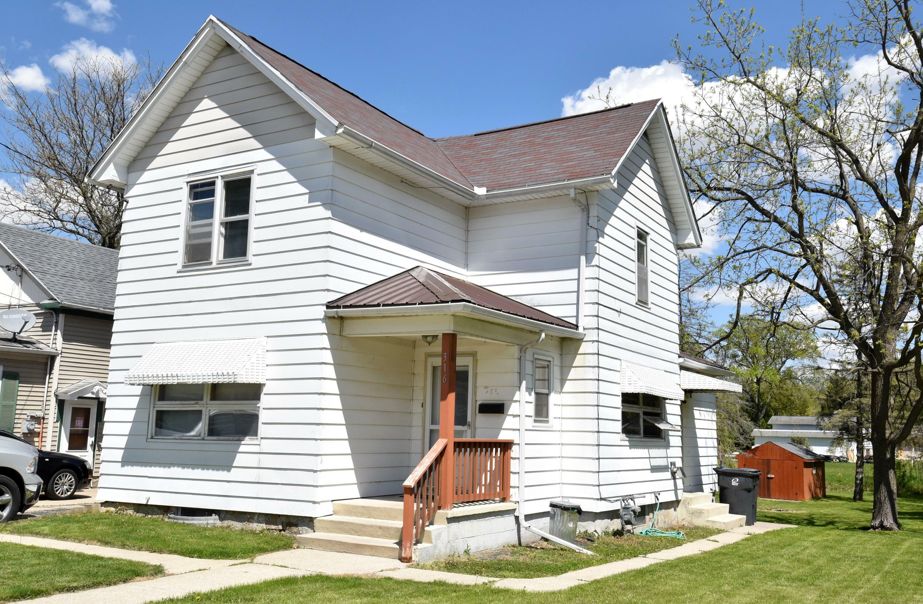 Property Photo:  316 Grove St  WI 53050 