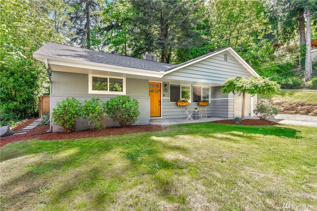 Property Photo:  1701 NE 96th St  WA 98115 