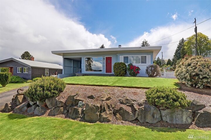 Property Photo: 933 NW 105th St WA 98177