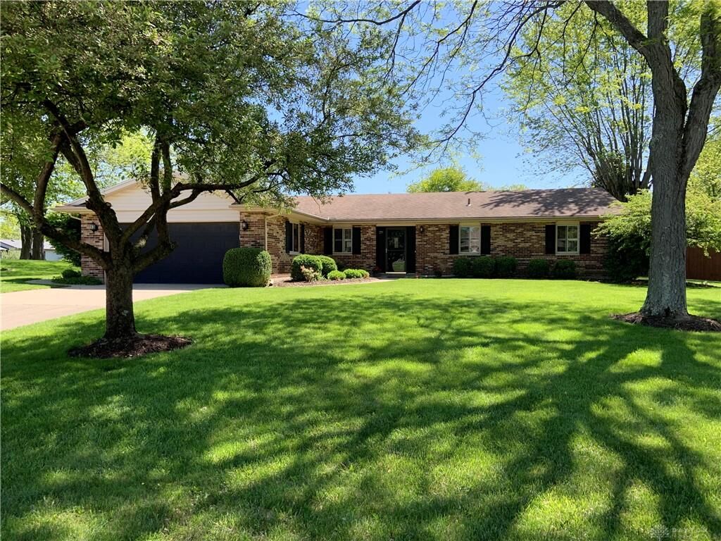 Property Photo: 2127 Entrada Drive OH 45431