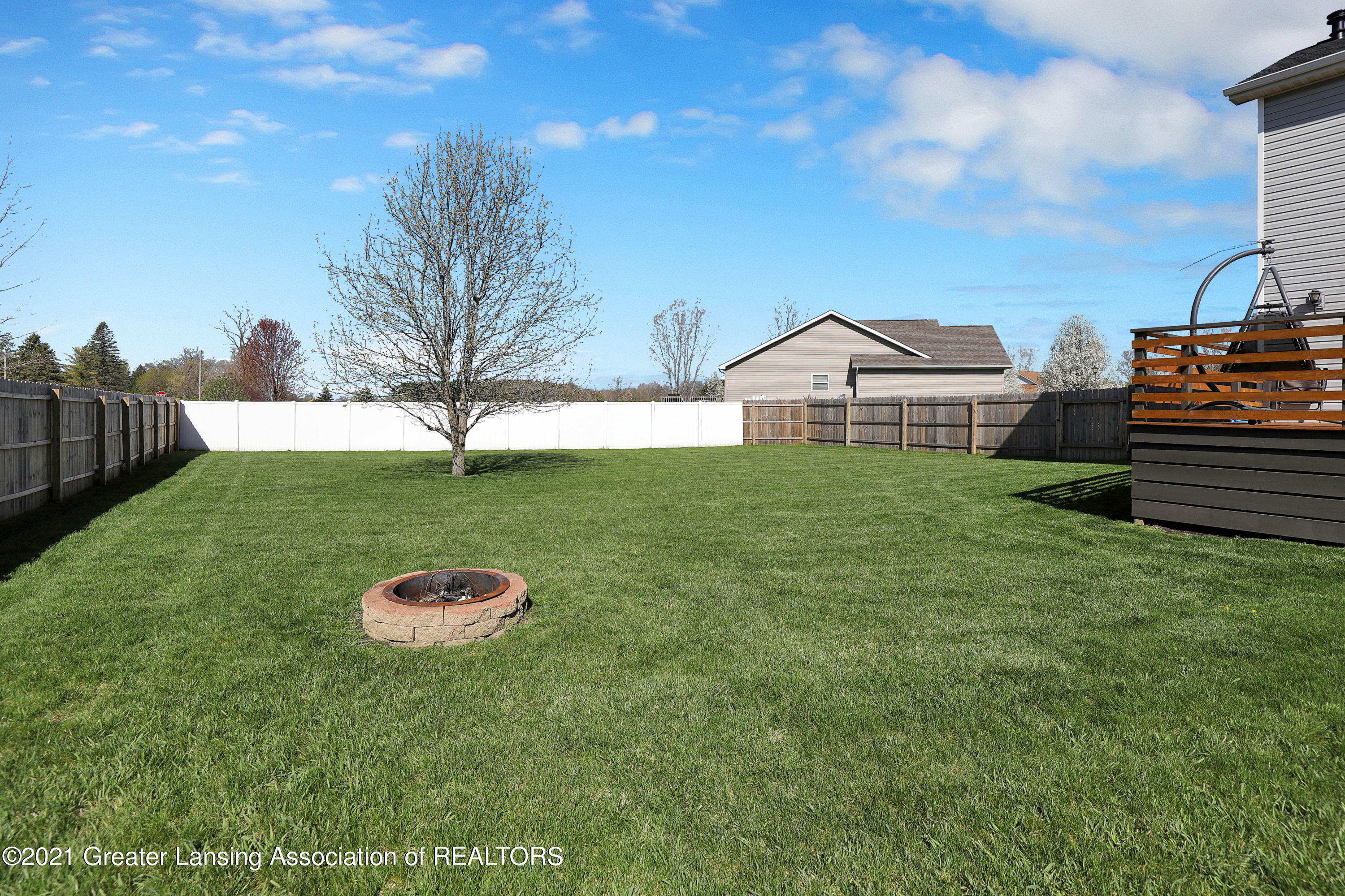 Property Photo:  5467 Caplina Drive  MI 48842 