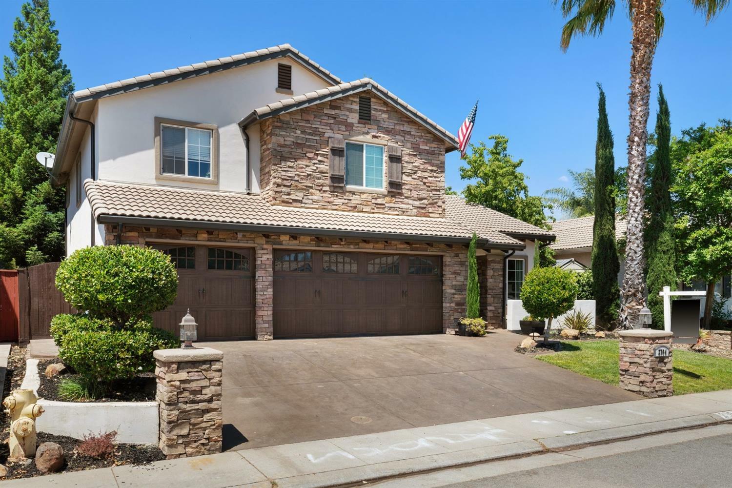 Property Photo:  2704 Avocet Way  CA 95648 