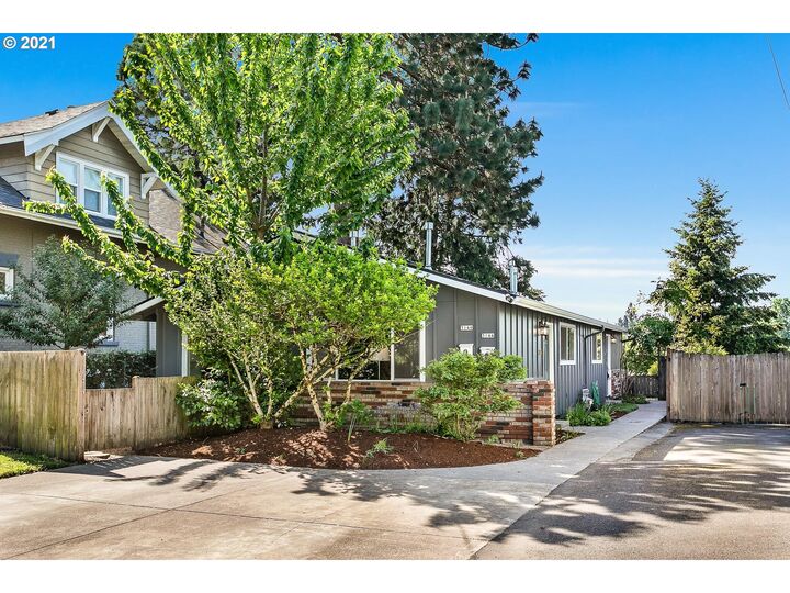 3144 SE Franklin St  Portland OR 97202 photo