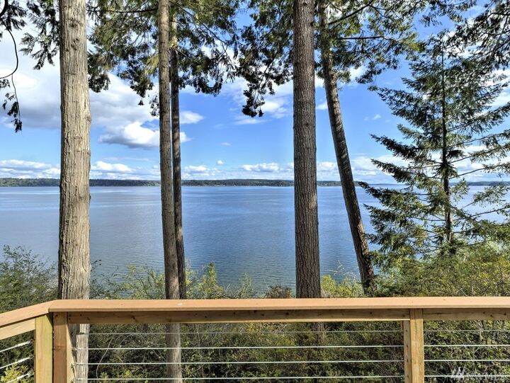 Property Photo: 466 E Chesapeake Dr WA 98584