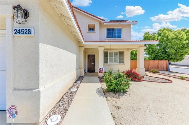 Property Photo:  24528 Calle Estancia  CA 92562 