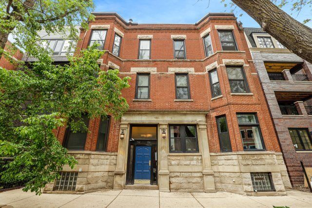 Property Photo:  728 W Aldine Avenue 3  IL 60657 