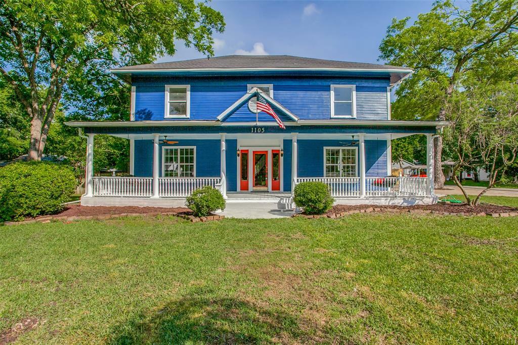 Property Photo: 1105 N Rockwall Avenue TX 75160