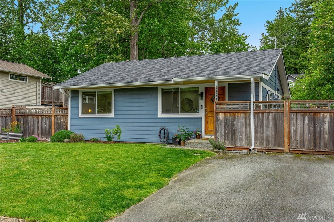 Property Photo:  14527 42nd Ave W  WA 98087 