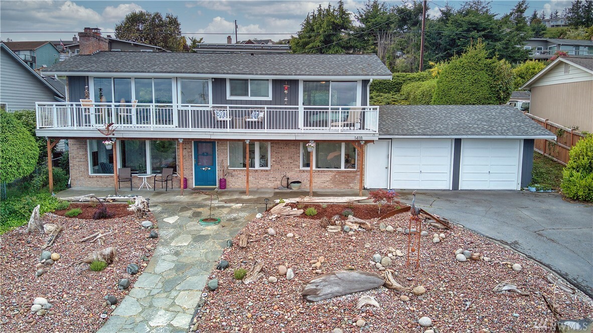 Property Photo:  1418 Country Club Dr  WA 98282 