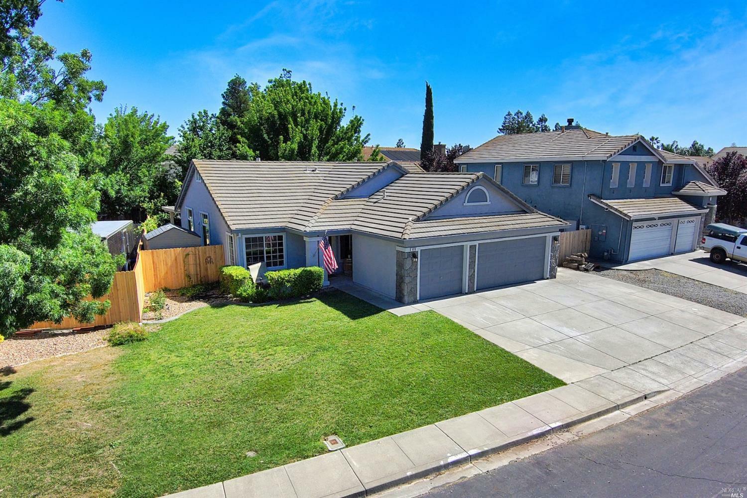Property Photo: 818 Topaz CA 95687