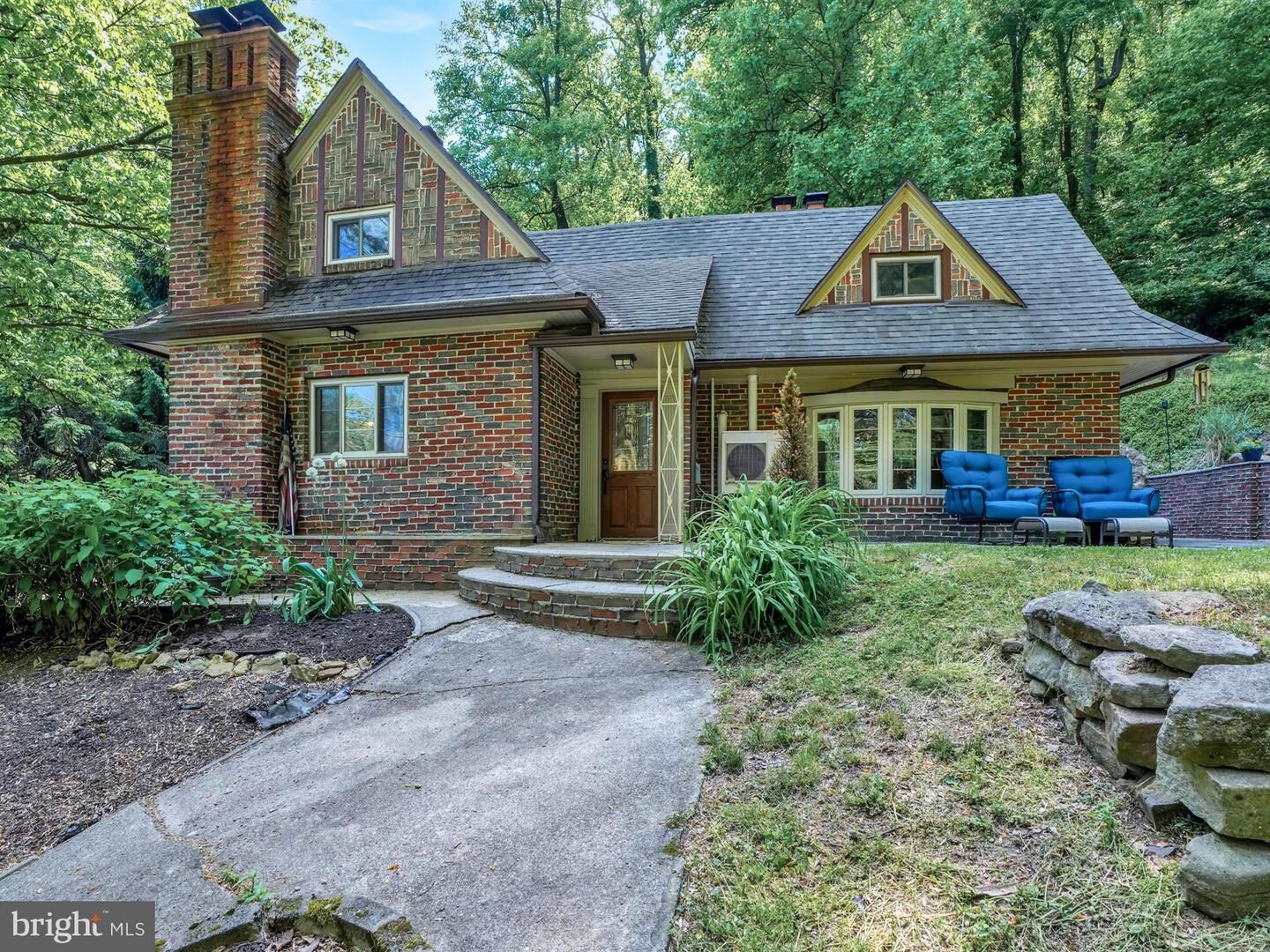 Property Photo:  663 Point Road  PA 19565 