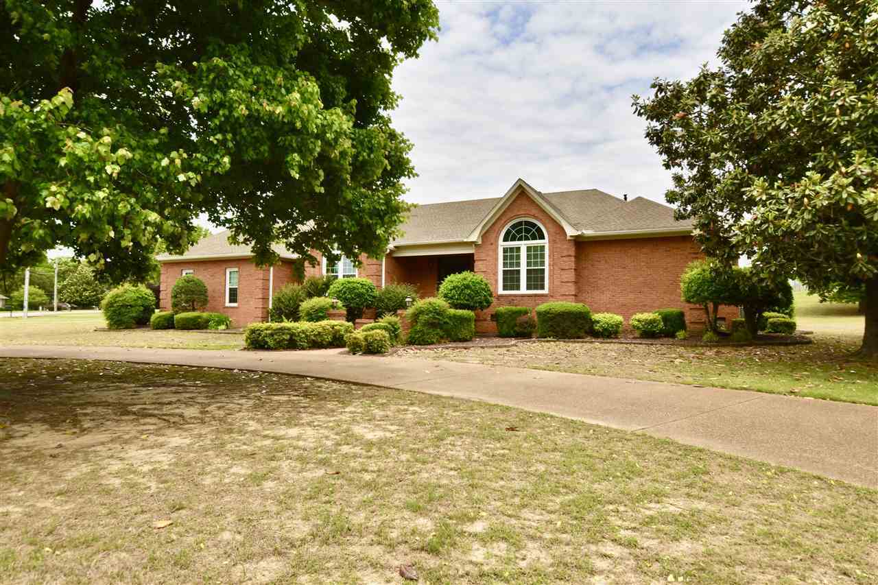 Property Photo:  85 Country Oak Drive  TN 38343 