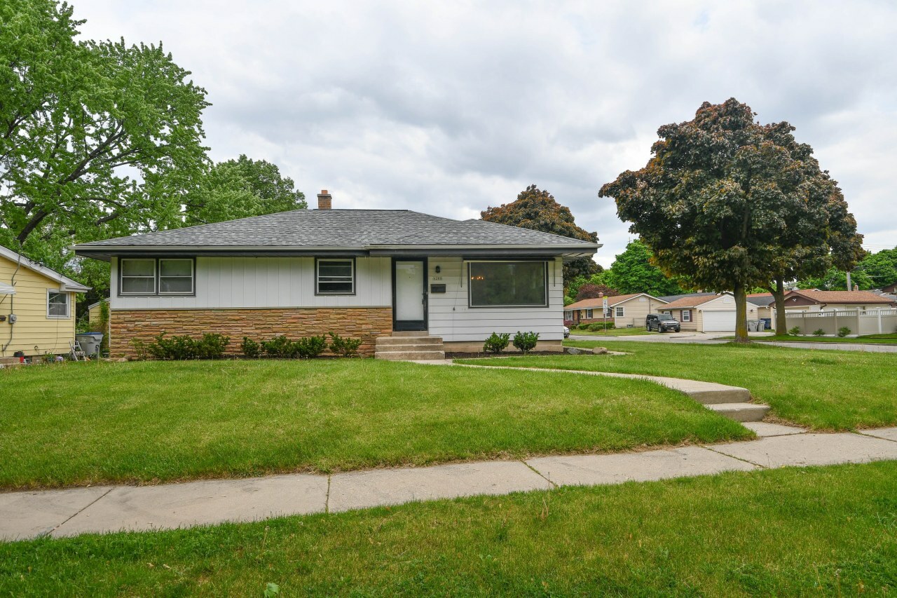 Property Photo:  4200 N 83rd St  WI 53222 