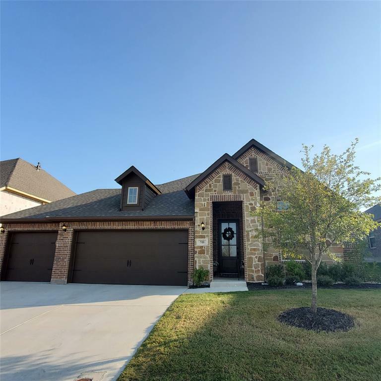 Property Photo:  511 Ranchwood Drive  TX 76247 