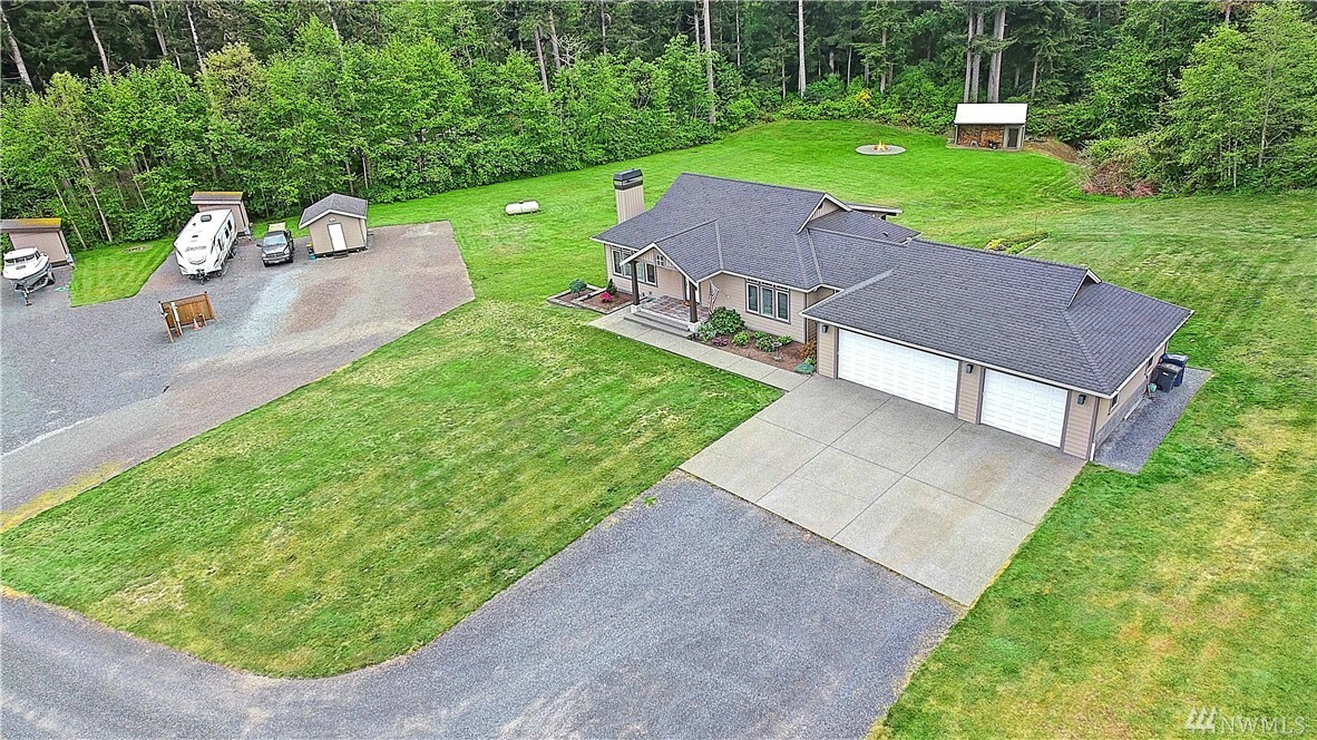 Property Photo:  431 Islandcrest Dr  WA 98282 