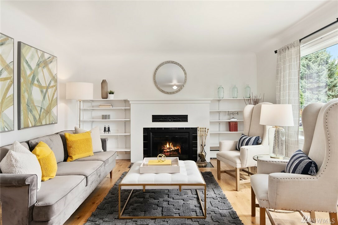 Property Photo: 823 S Sullivan St WA 98108