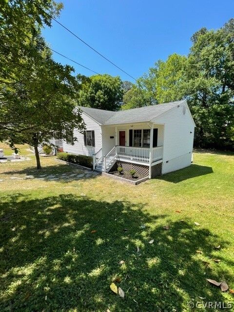 Property Photo: 610 Walnut Avenue VA 23834