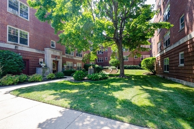 Property Photo: 2762 Hampton Parkway U2 IL 60201