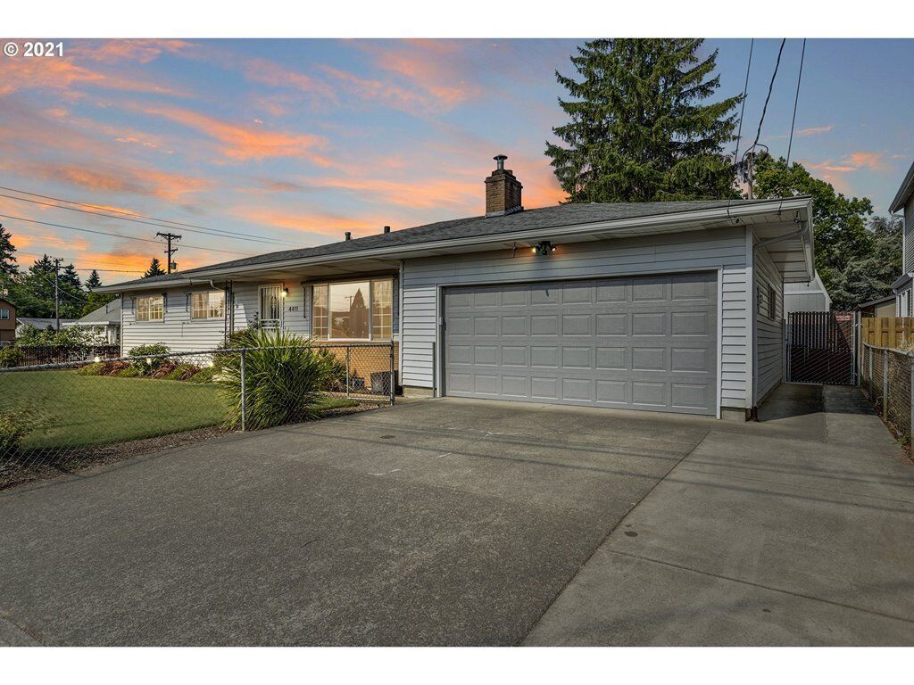 Property Photo: 4411 SE 112th Ave OR 97266