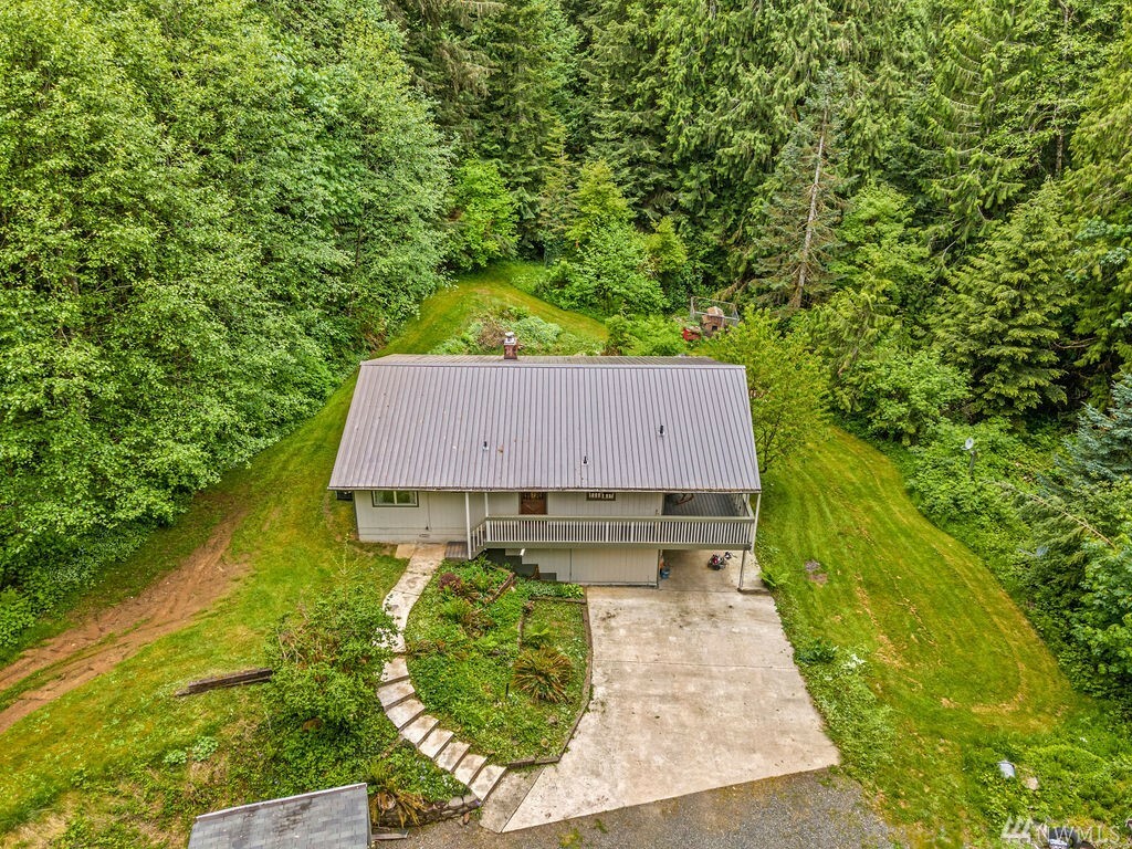 Property Photo:  873 Si Town Rd  WA 98611 