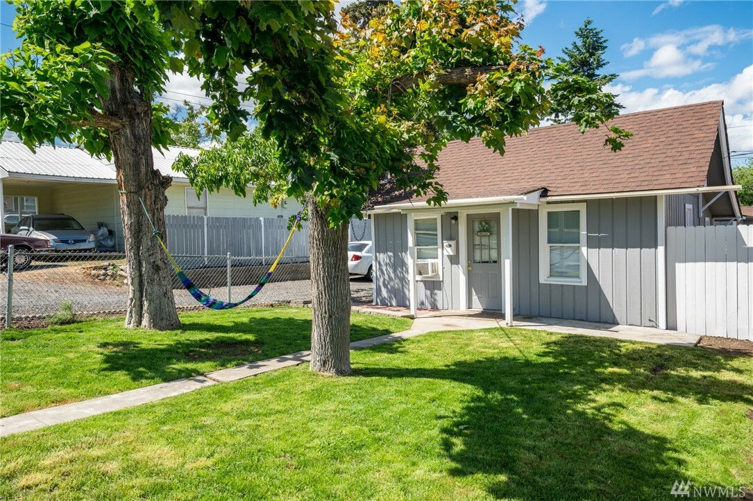 Property Photo:  330 Ferry St  WA 98801 