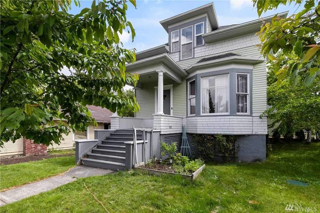 Property Photo:  1300 Humboldt St  WA 98225 