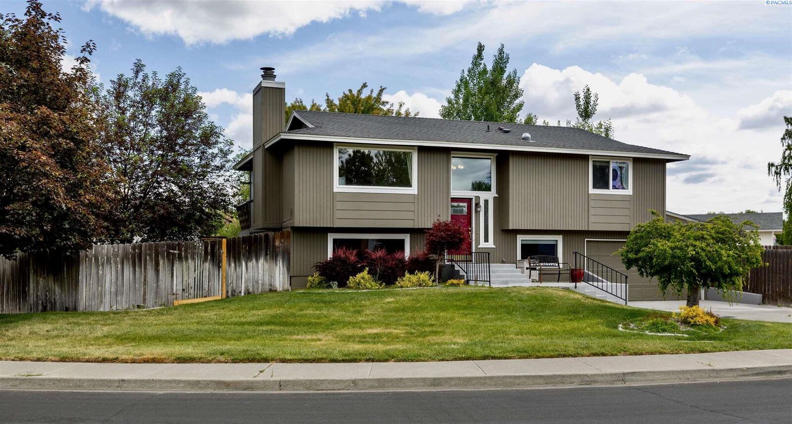 Property Photo: 290 Tieton St. WA 99352