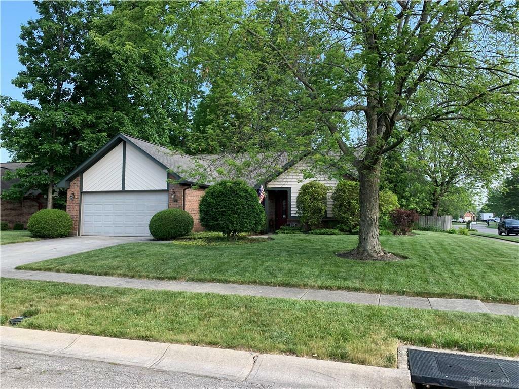 Property Photo: 8741 Crenshaw Lane OH 45424