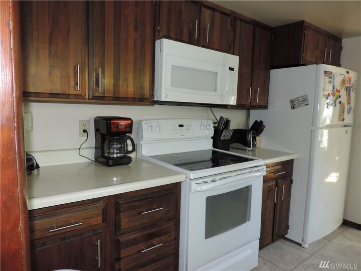 Property Photo:  308 W 10th Ave  WA 98926 