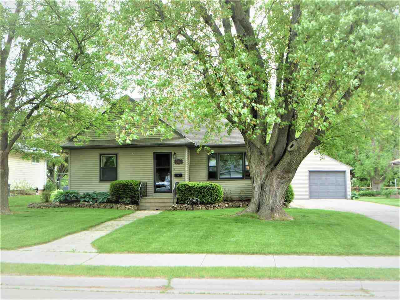 Property Photo:  312 Saratoga St  WI 53014 