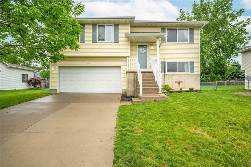 Property Photo:  402 SE 30th Street  IA 50021 