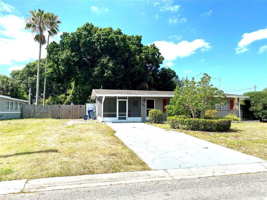 Property Photo:  5432 3rd Street Court W  FL 34207 