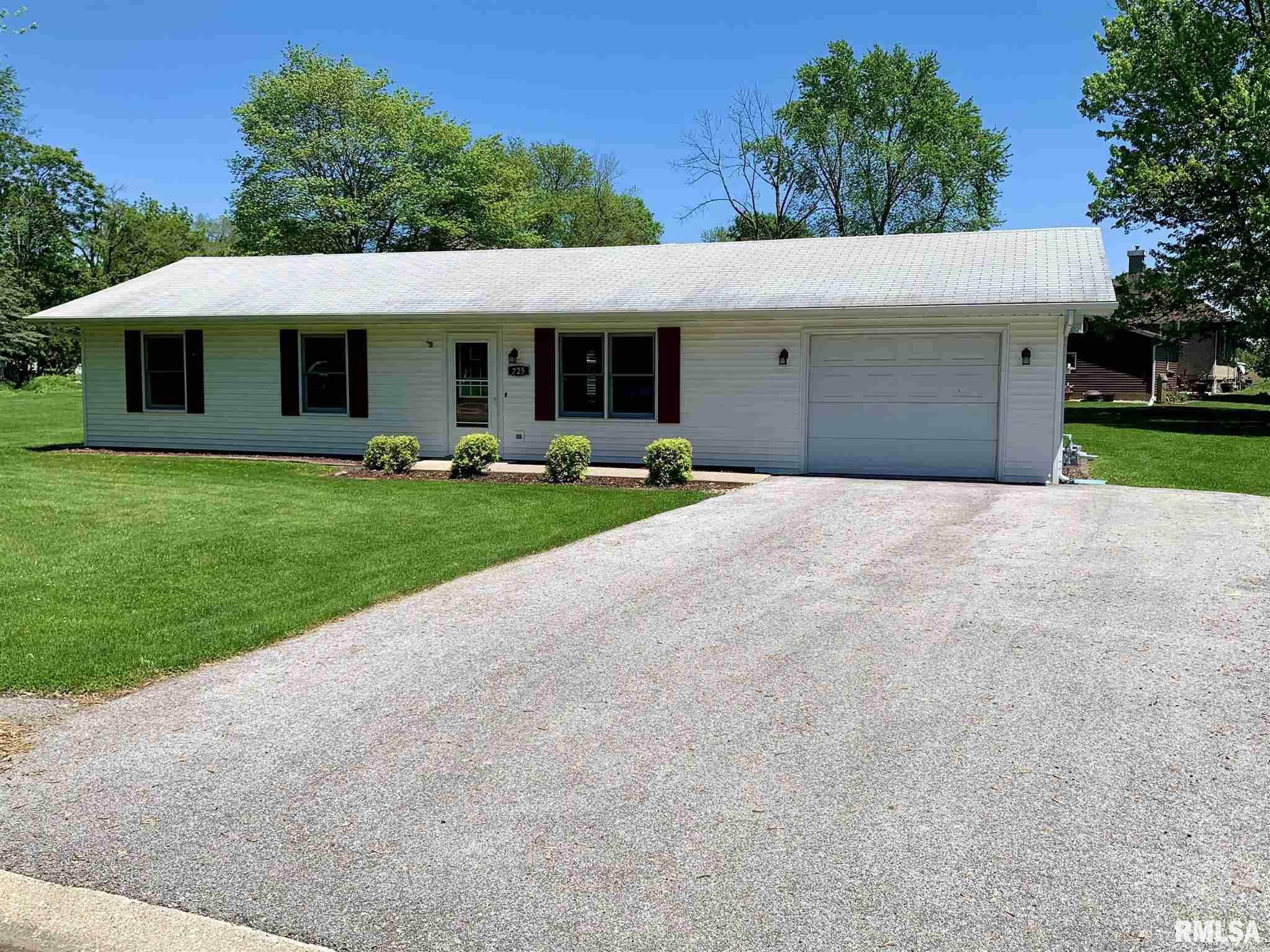 Property Photo: 725 Prairieview IL 61448