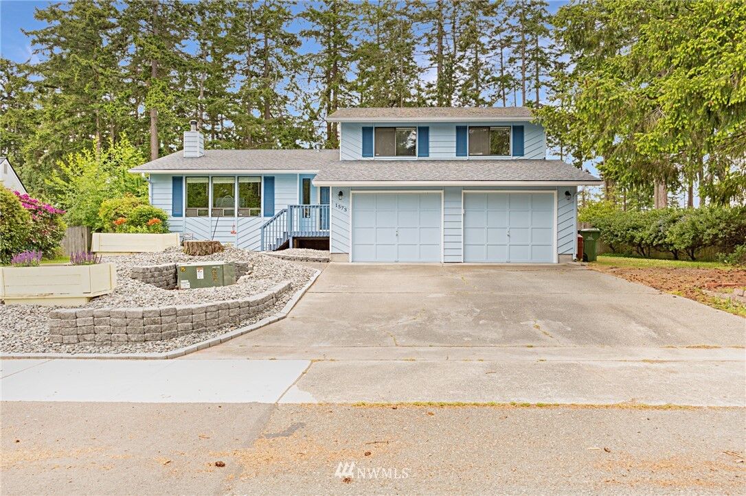 Property Photo: 1573 SW Putnam Drive WA 98277