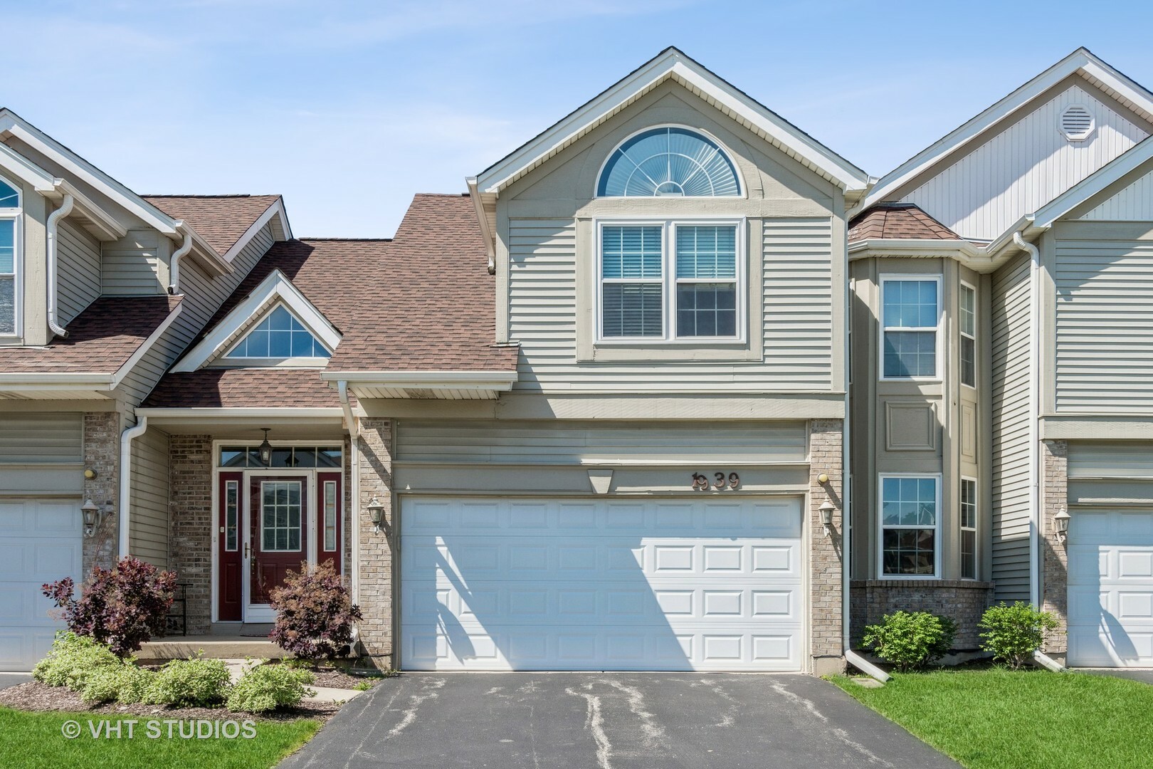 Property Photo: 1939 Tamahawk Lane IL 60564