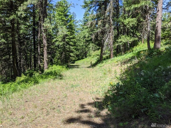 Property Photo: 250 252 Thornton View Rd WA 98922