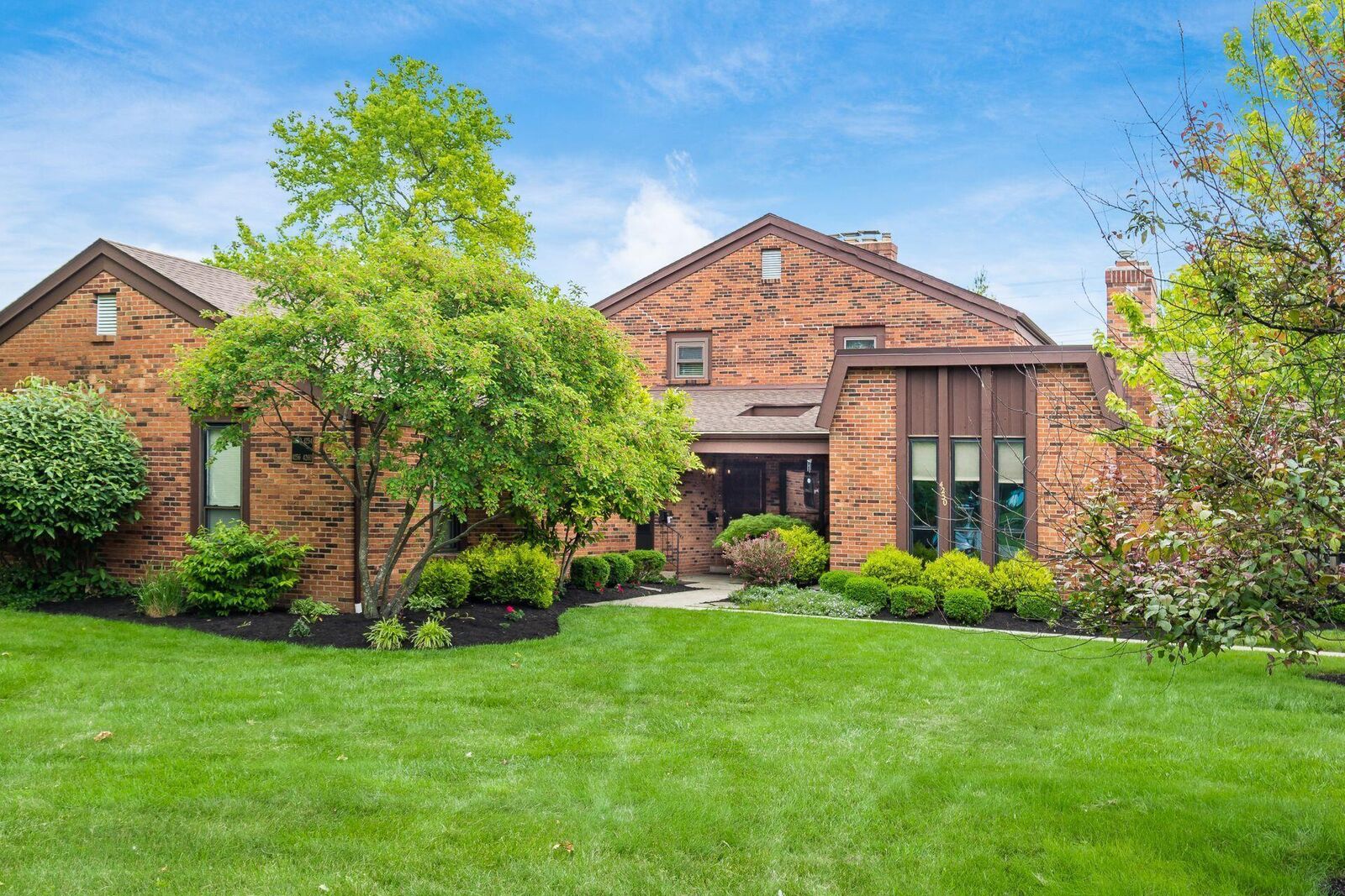 Property Photo:  4250 Chaucer Lane  OH 43220 