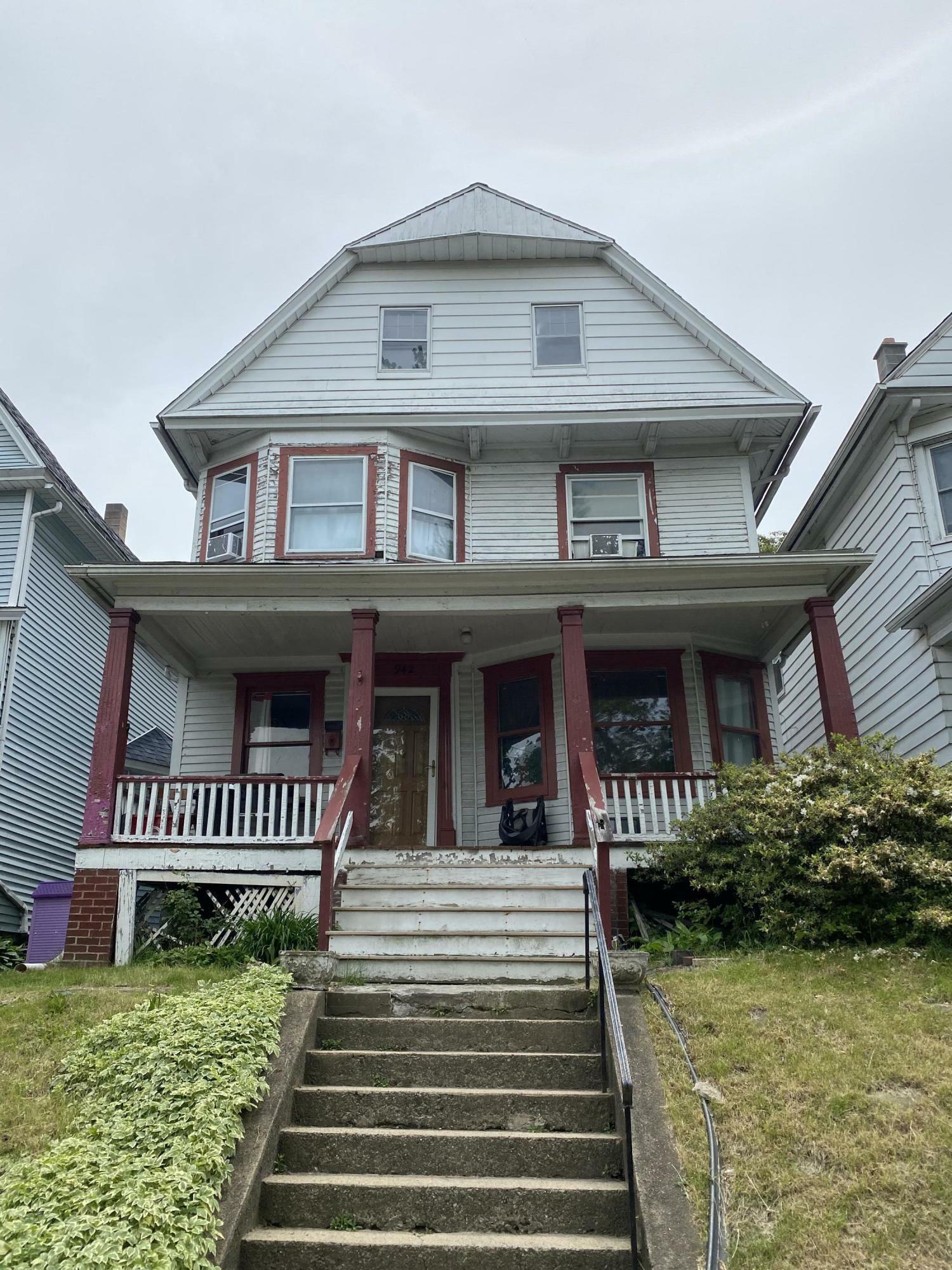 Property Photo:  942 Monroe Ave  PA 18510 