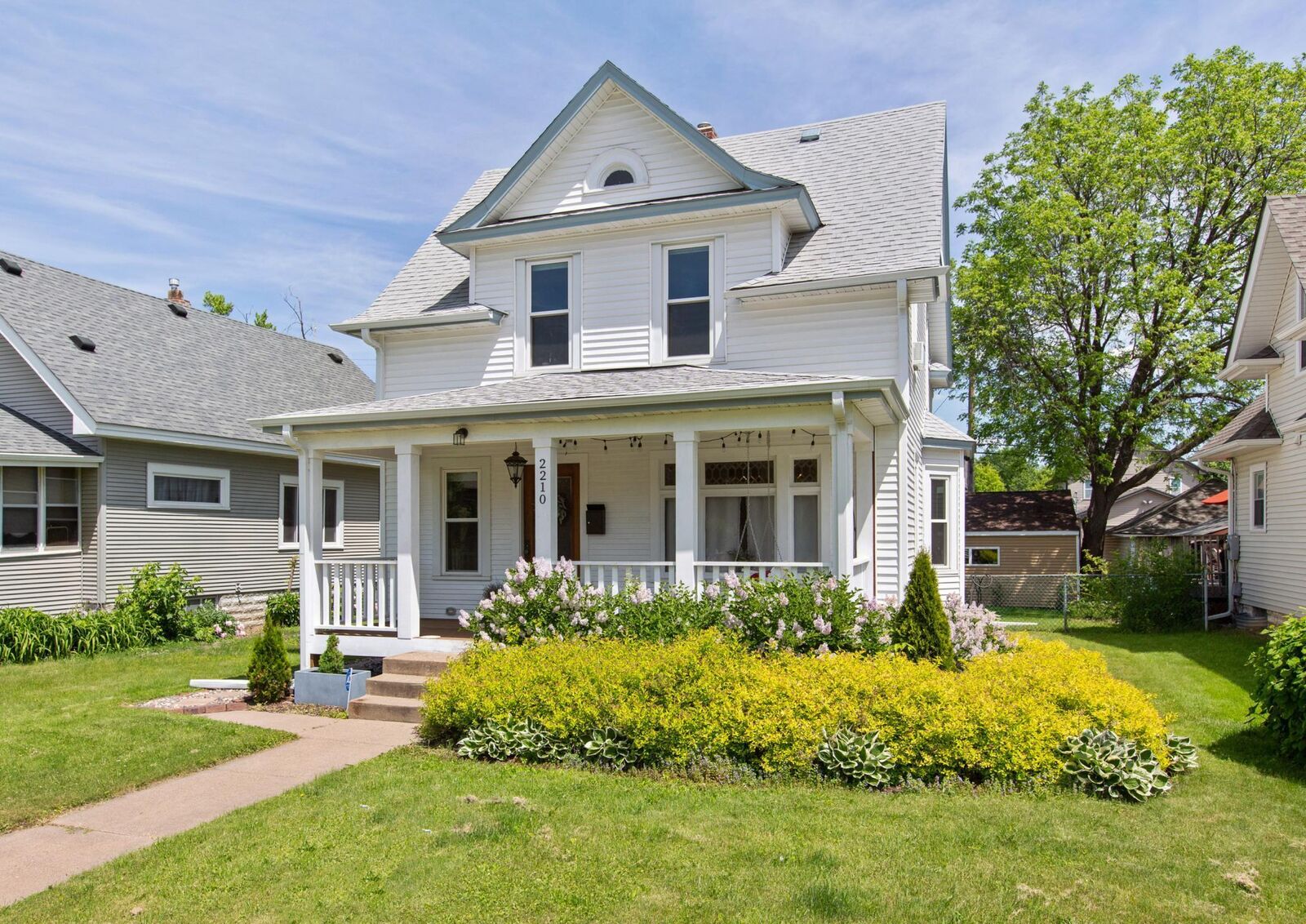 Property Photo: 2210 Queen Avenue N MN 55411