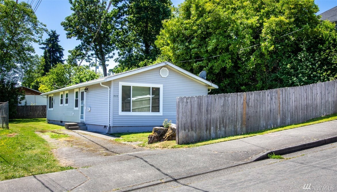 3919 S Lucile St  Seattle WA 98118 photo