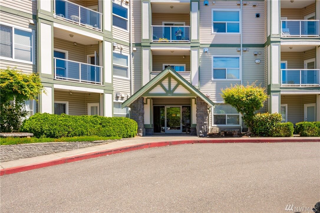 Property Photo: 251 W Bakerview Rd 205 WA 98226