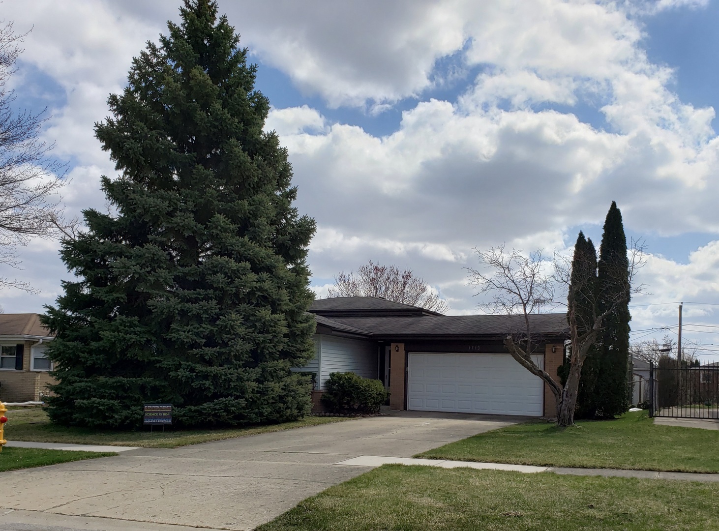 Property Photo:  1713 W Martin Lane  IL 60056 