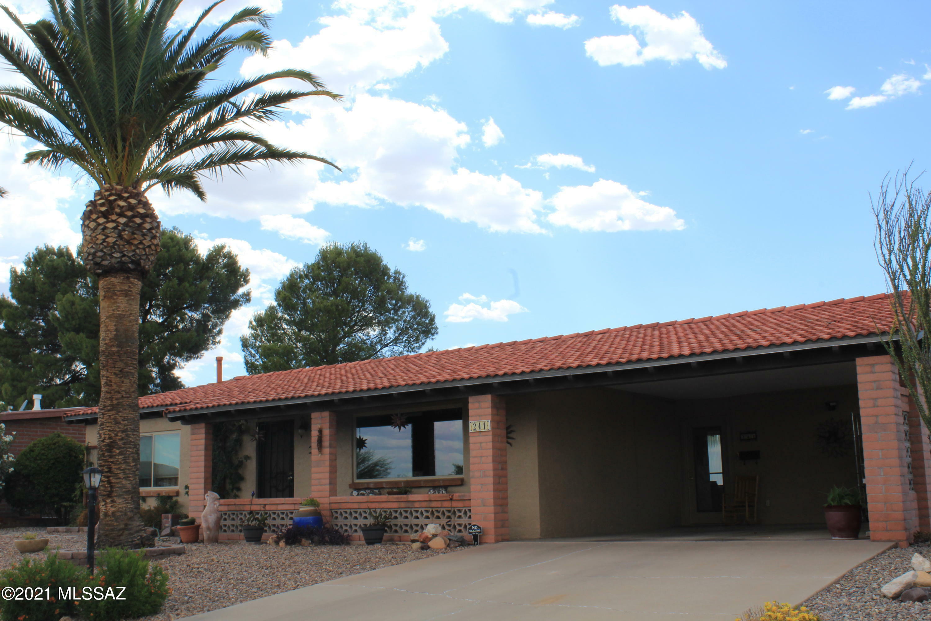 Property Photo:  241 E El Viento  AZ 85614 