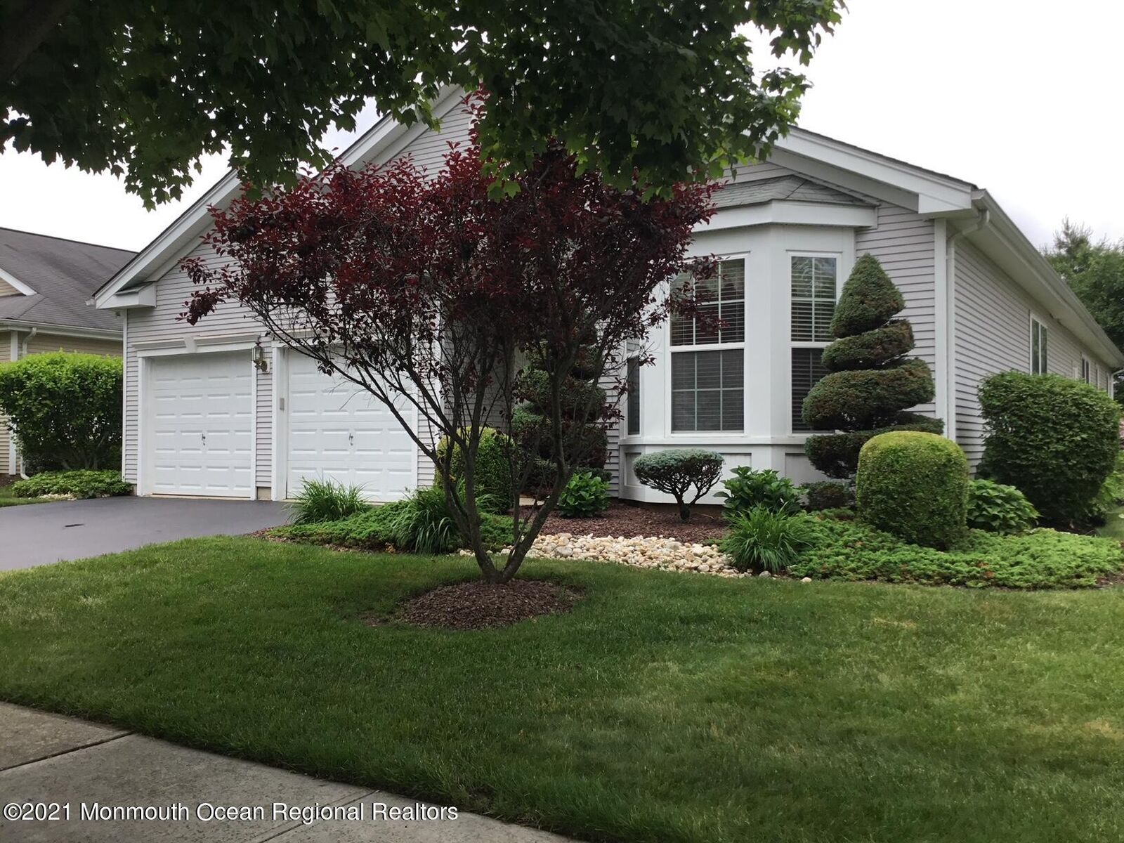 Property Photo:  13 Plantation Way  NJ 08501 