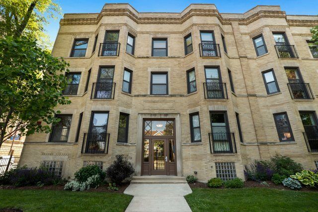 Property Photo:  4755 N Magnolia Avenue 1  IL 60640 
