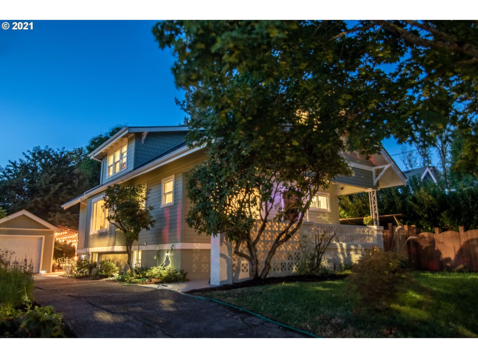 Property Photo: 5025 SE Lincoln St OR 97215