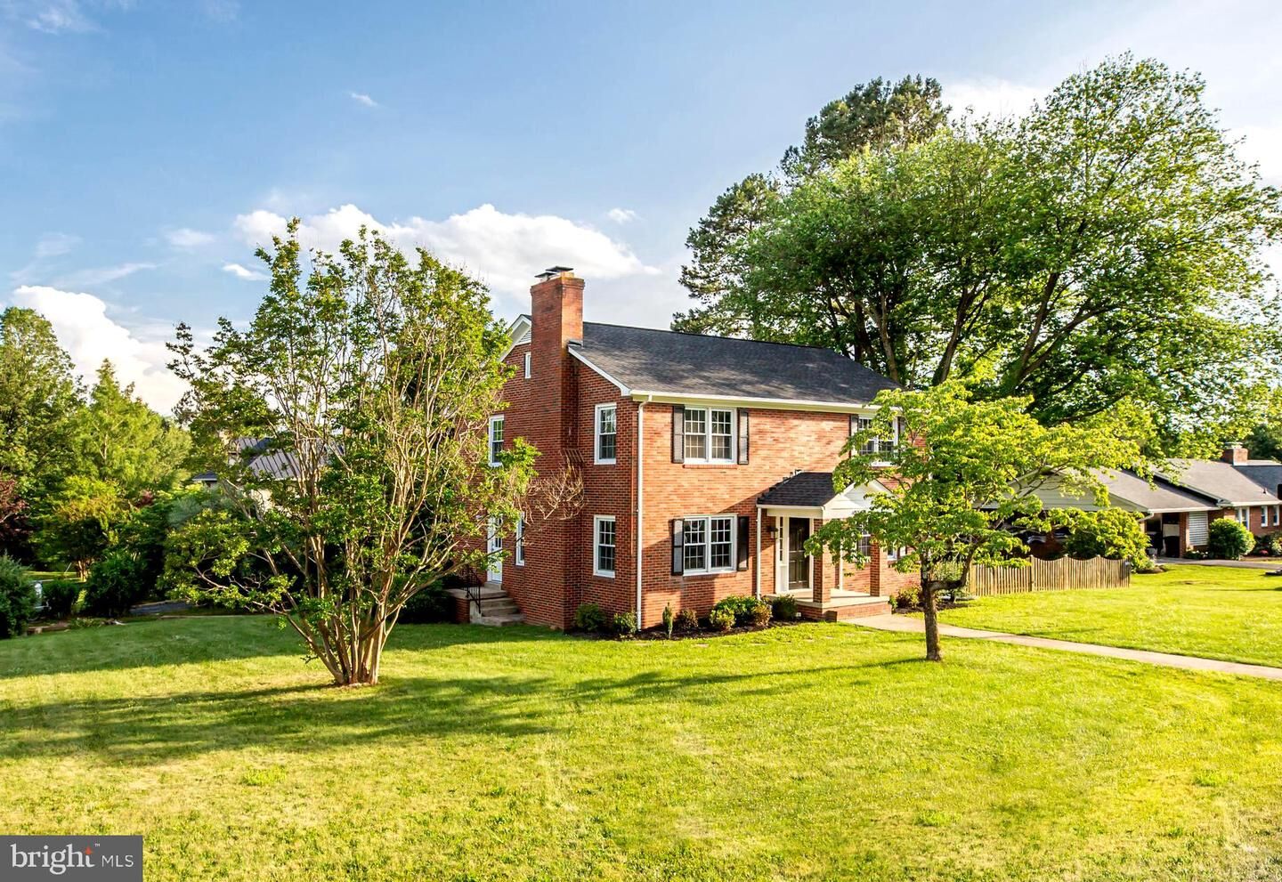 Property Photo: 400 W H Street VA 20132