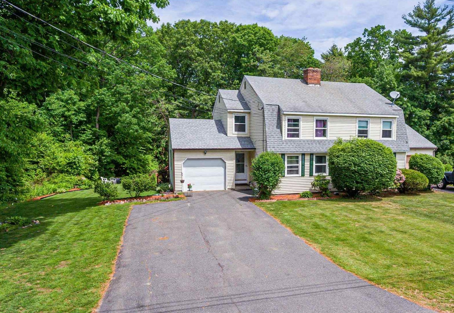 Property Photo: 7L Bonnie Lane NH 03038