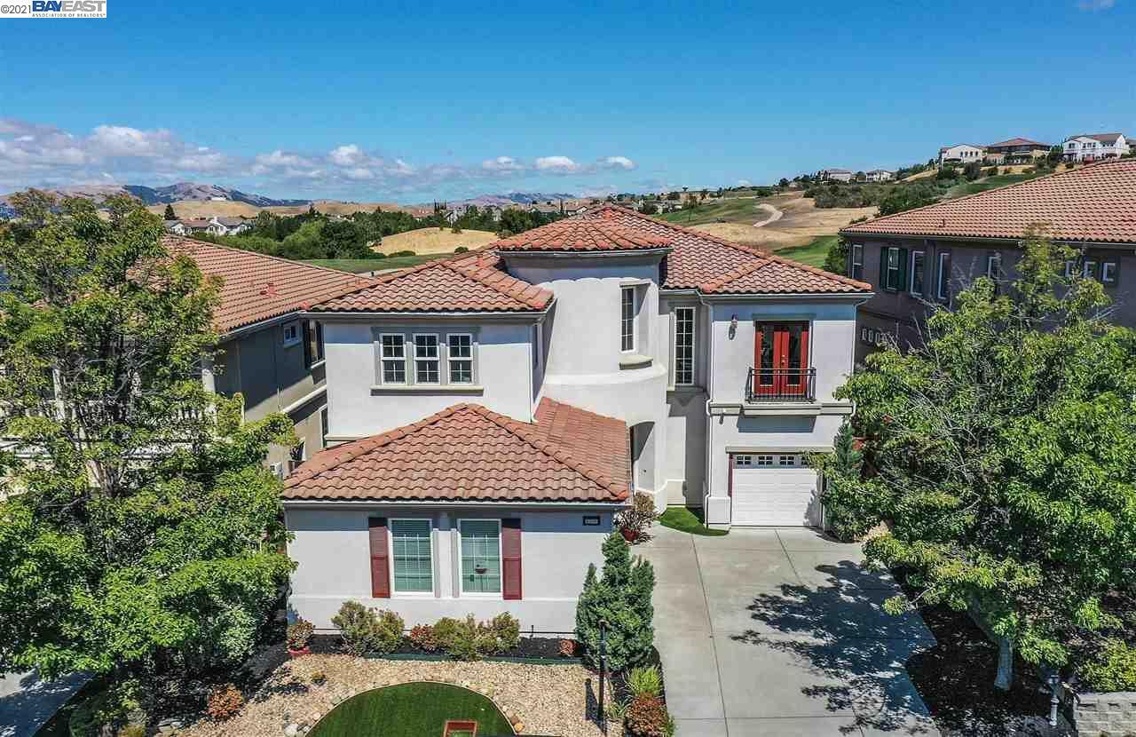 Property Photo:  4986 Grayhawk Ct  CA 94568 